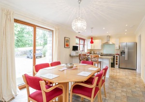 WOODLAND VILLA, family friendly, country holiday cottage in Oban
