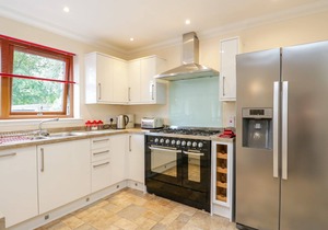 WOODLAND VILLA, family friendly, country holiday cottage in Oban