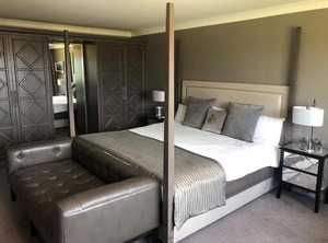 Riverside Lodge Hotel | Irvine