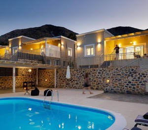 Holiday Roumeli Persons Bedrooms 