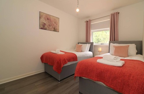 Motherwell Apartment | 100 m² Apartment ∙ 3 bedrooms ∙ 6 guests