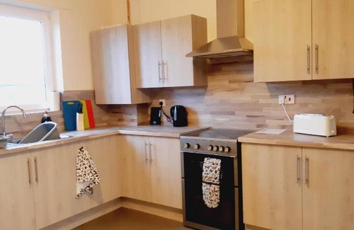 Lochgelly Apartment | 100 m² Apartment ∙ 3 bedrooms ∙ 7 guests