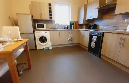 Lochgelly Apartment | 100 m² Apartment ∙ 3 bedrooms ∙ 7 guests