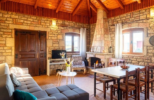 Pylos-Nestoras House | 100 m² House ∙ 3 bedrooms ∙ 6 guests
