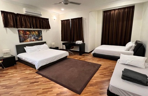 Ara Damansara House | 1000 m² Bungalow ∙ 5 bedrooms ∙ 14 guests