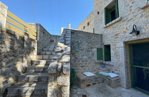 East Mani House | 105 m² House ∙ 3 bedrooms ∙ 7 guests