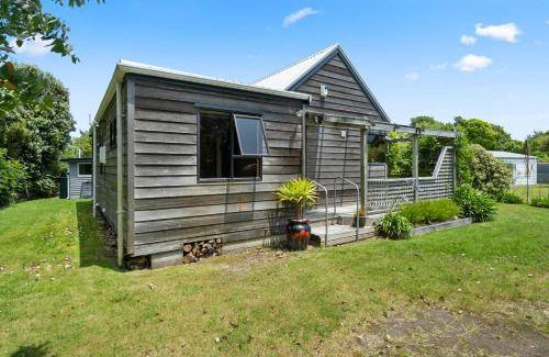 Waikanae House | 105 m² House ∙ 2 bedrooms ∙ 4 guests