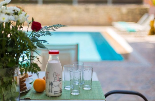 Roumeli Villa | 107 m² Villa ∙ 3 bedrooms ∙ 6 guests