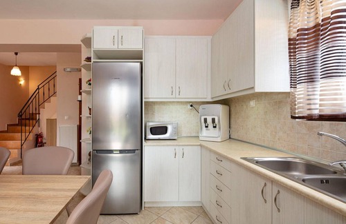 Roumeli Villa | 107 m² Villa ∙ 3 bedrooms ∙ 6 guests