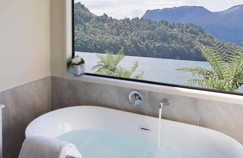 Lake Tarawera Cabin | 108 m² Lodge ∙ 2 bedrooms ∙ 5 guests