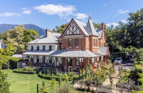 Hobart Central Business District Apartment | 110 m² Serviced apartment ∙ 2 bedrooms ∙ 6 guests