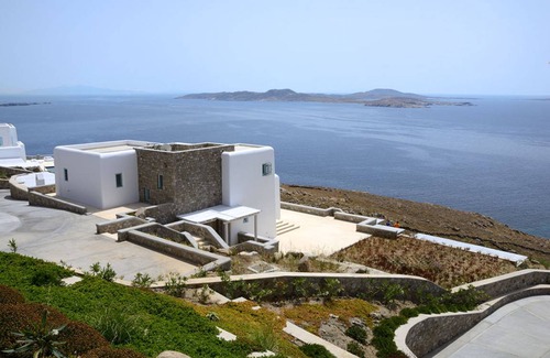 Agios Ioannis Villa | 1100 m² Villa ∙ 16 bedrooms ∙ 32 guests