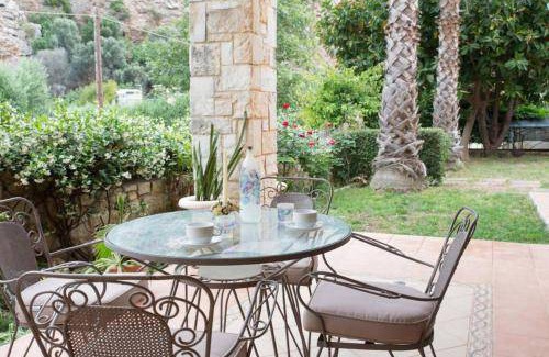 Palaiokastro Villa | 116 m² Villa ∙ 3 bedrooms ∙ 5 guests
