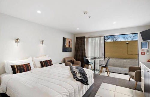 Alexandra Hotel | 118 m² Motel ∙ 2 bedrooms ∙ 127 guests