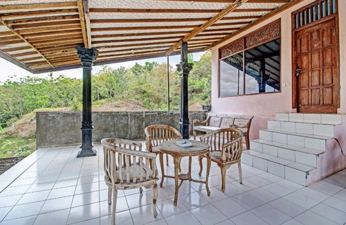 Wonogiri Hotel | 12 m² Hotel ∙ 5 guests