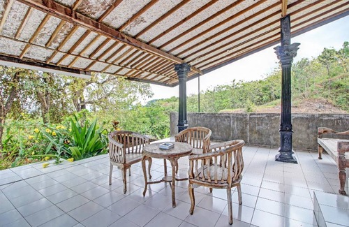 Wonogiri Hotel | 12 m² Hotel ∙ 5 guests