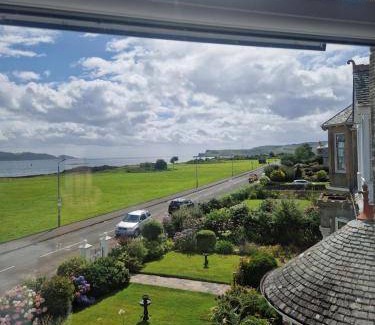 Millport Apartment | 120 m² Apartment ∙ 3 bedrooms ∙ 6 guests