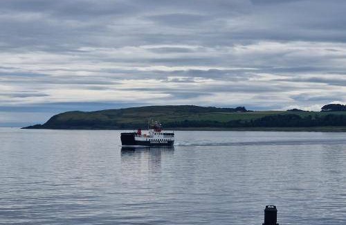 Millport Apartment | 120 m² Apartment ∙ 3 bedrooms ∙ 6 guests