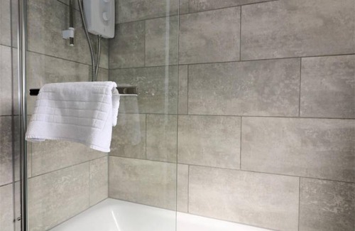 Motherwell Apartment | 120 m² Apartment ∙ 4 bedrooms ∙ 6 guests
