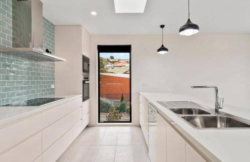 Sandy Bay House | 120 m² House ∙ 3 bedrooms ∙ 8 guests