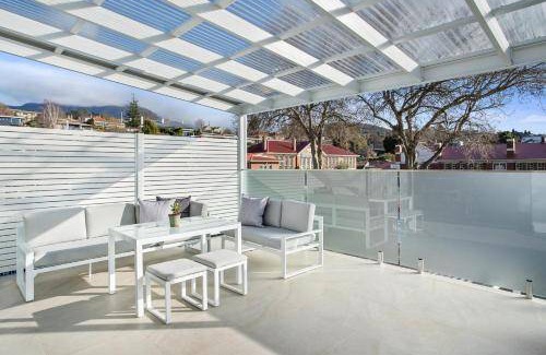 Sandy Bay House | 120 m² House ∙ 3 bedrooms ∙ 8 guests
