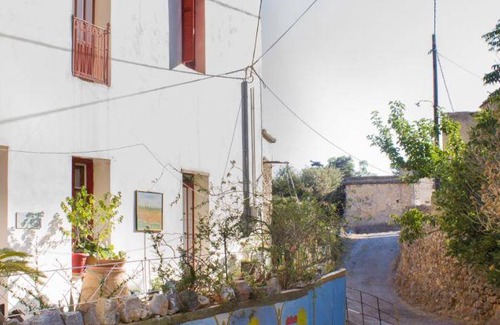 Malaxa House | 120 m² House ∙ 3 bedrooms ∙ 10 guests