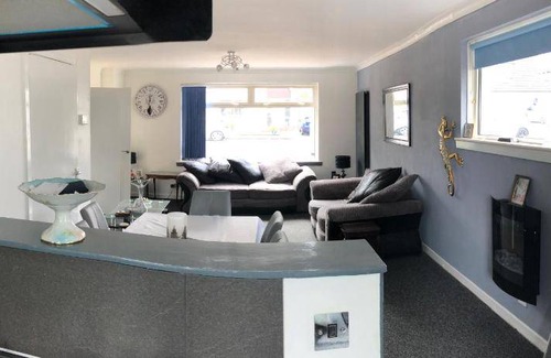Carluke House | 120 m² House ∙ 3 bedrooms ∙ 6 guests