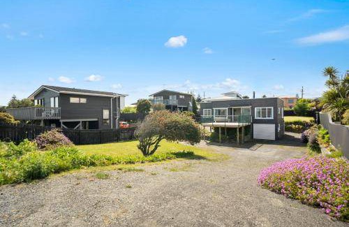 Paraparaumu Beach House | 130 m² House ∙ 3 bedrooms ∙ 5 guests
