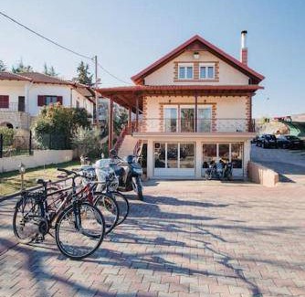 Edessa Villa | 130 m² Villa ∙ 3 bedrooms ∙ 8 guests