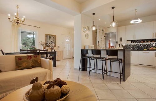 Alikanas Villa | 135 m² Villa ∙ 4 bedrooms ∙ 8 guests