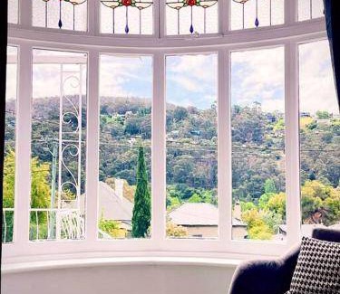 South Hobart Villa | 137 m² Villa ∙ 3 bedrooms ∙ 6 guests