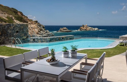 Agia Pelagia Villa | 1380 m² Villa ∙ 21 bedrooms ∙ 42 guests