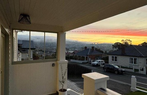 South Launceston House | 140 m² House ∙ 2 bedrooms ∙ 4 guests