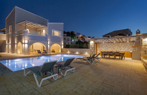 Achlades Villa | 140 m² Villa ∙ 4 bedrooms ∙ 10 guests