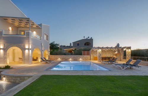 Achlades Villa | 140 m² Villa ∙ 4 bedrooms ∙ 10 guests