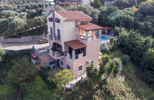 Stalos Villa | 140 m² Villa ∙ 4 bedrooms ∙ 8 guests