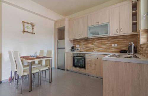 Palaiokastro Villa | 140 m² Villa ∙ 4 bedrooms ∙ 10 guests