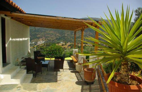 Andros Town House | 145 m² House ∙ 4 bedrooms ∙ 10 guests
