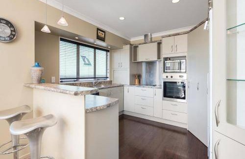 Papamoa Beach House | 145 m² House ∙ 4 bedrooms ∙ 8 guests