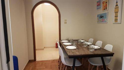 Kypseli Apartment | 150 m² Apartment ∙ 6 bedrooms ∙ 14 guests