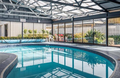 Devonport Hotel | 150 m² Motel ∙ 3 bedrooms ∙ 127 guests
