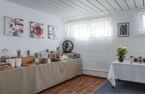 Devonport Hotel | 150 m² Motel ∙ 3 bedrooms ∙ 127 guests