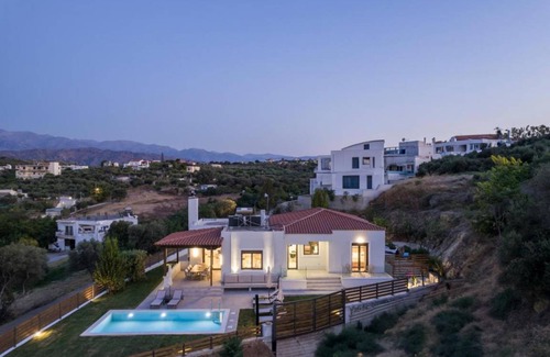 Galatas Villa | 150 m² Villa ∙ 4 bedrooms ∙ 7 guests