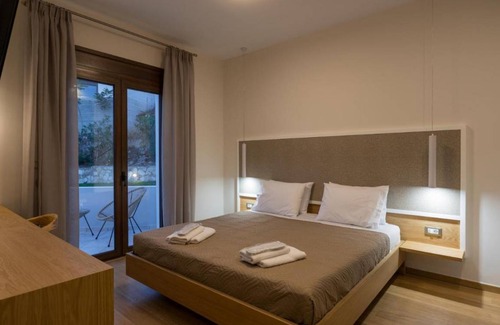 Galatas Villa | 150 m² Villa ∙ 4 bedrooms ∙ 7 guests