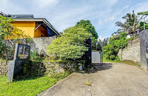 Kecamatan Narmada Hotel | 16 m² Hotel ∙ 3 guests