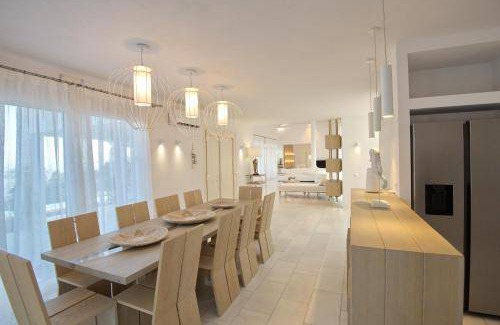 Votsi Villa | 170 m² Villa ∙ 5 bedrooms ∙ 10 guests