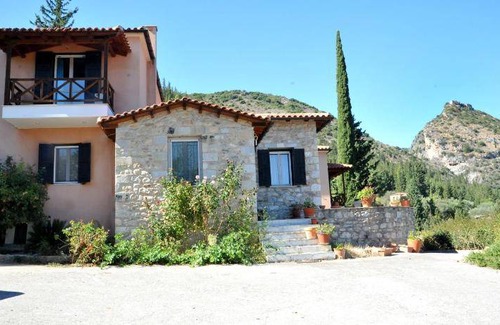 Mystras Villa | 180 m² Villa ∙ 4 bedrooms ∙ 8 guests