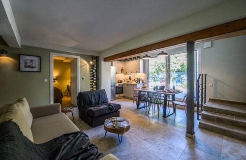 Kalamata Villa | 180 m² Villa ∙ 5 bedrooms ∙ 14 guests