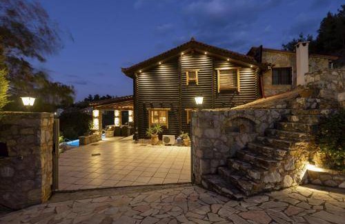 Oropos Villa | 180 m² Villa ∙ 6 bedrooms ∙ 12 guests
