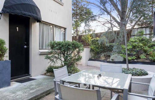 Hobart Central Business District Apartment | 186 m² Serviced apartment ∙ 3 bedrooms ∙ 127 guests